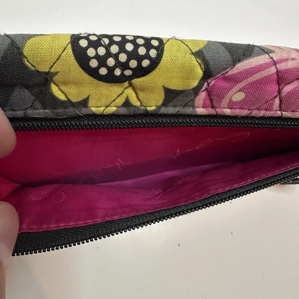Vera Bradley trifold Wallet In Petal Paisley‎ Magnetic